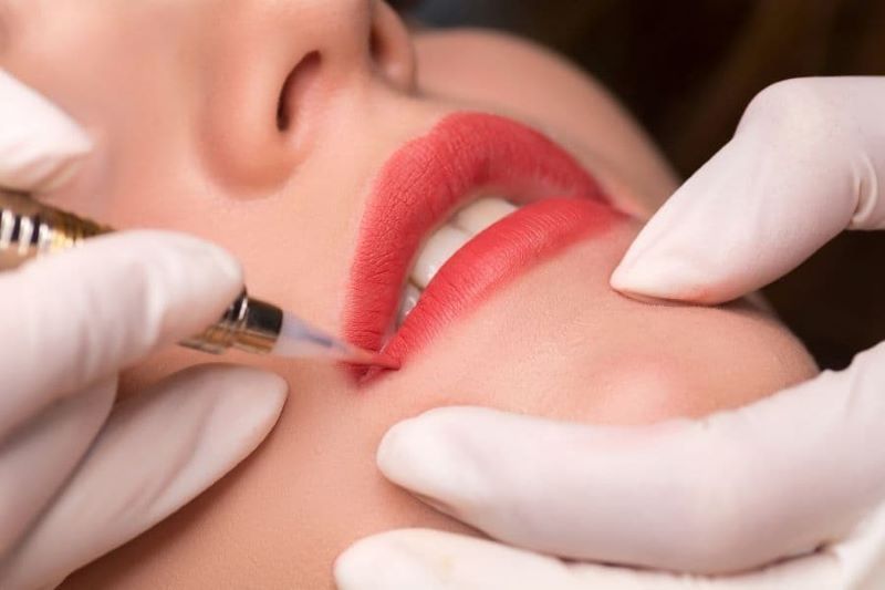 Phun môi dưỡng collagen: Bí quyết sở hữu đôi môi căng mọng, hồng hào 3