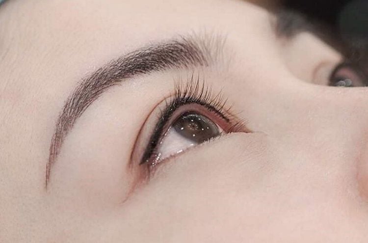Phun mí eyeliner vi chạm - Bí quyết cho đôi mắt sắc nét tự nhiên 5